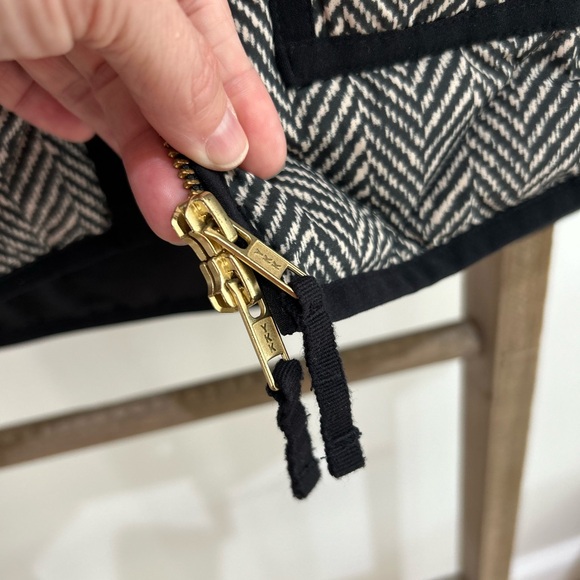 J Crew Quilted Zip Up Vest Pockets Black Cream Chevron Print Women’s XXS - Picture 5 of 11